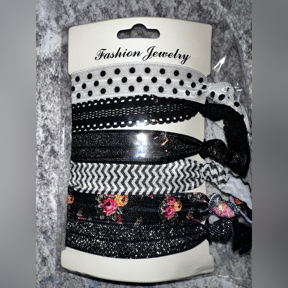 Black and White Hair Tie Set